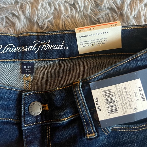 NWT Universal Thread 4” denim midi shorts - Picture 3 of 4
